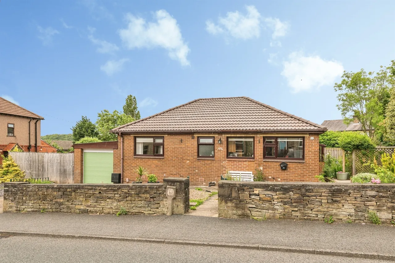 3 bed house for sale — Lowerhouses Lane, Lowerhouses, Huddersfield