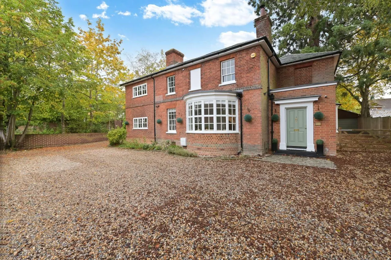 5 bed house to rent, Milton Road, Wokingham, RG40