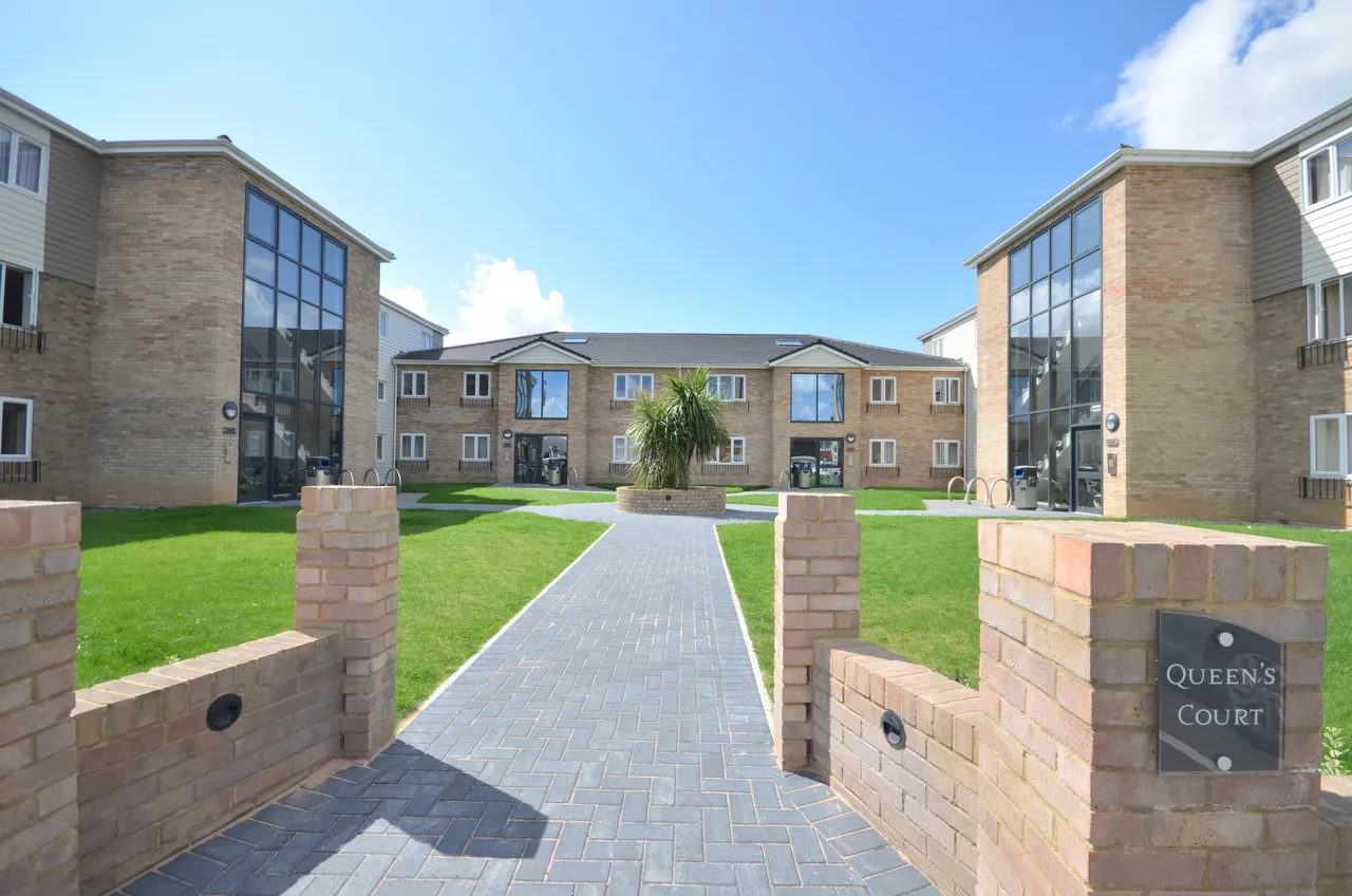 2 bed flat to rent, Chichester Close, Rainham, ME8