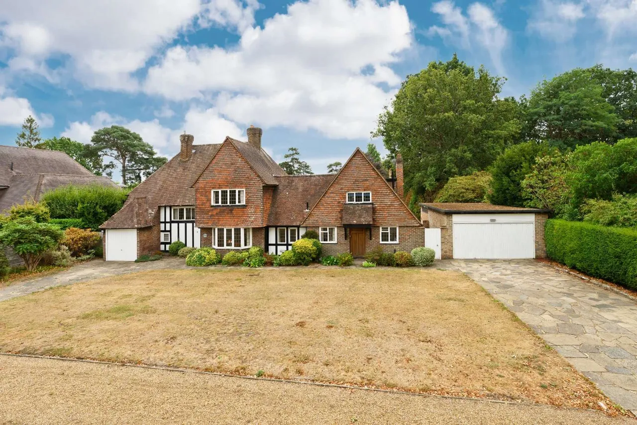 6 bed house for sale, Ashley Drive, Walton-on-Thames, KT12
