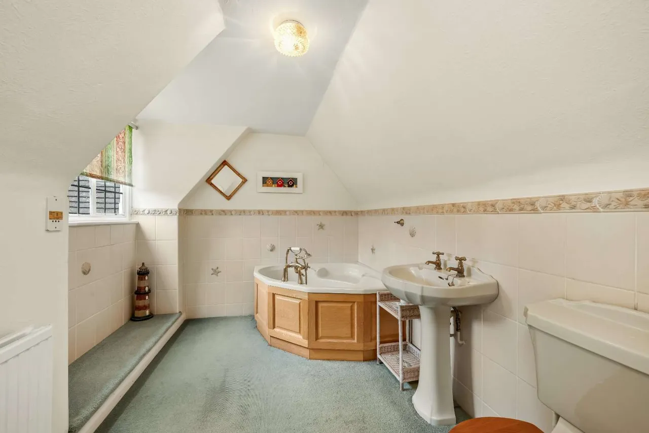 Ashley Drive, Walton-on-Thames, KT12, photo 12