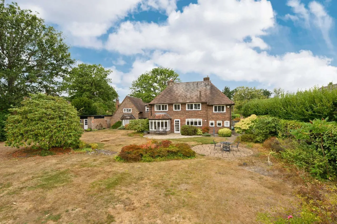 Ashley Drive, Walton-on-Thames, KT12, photo 2