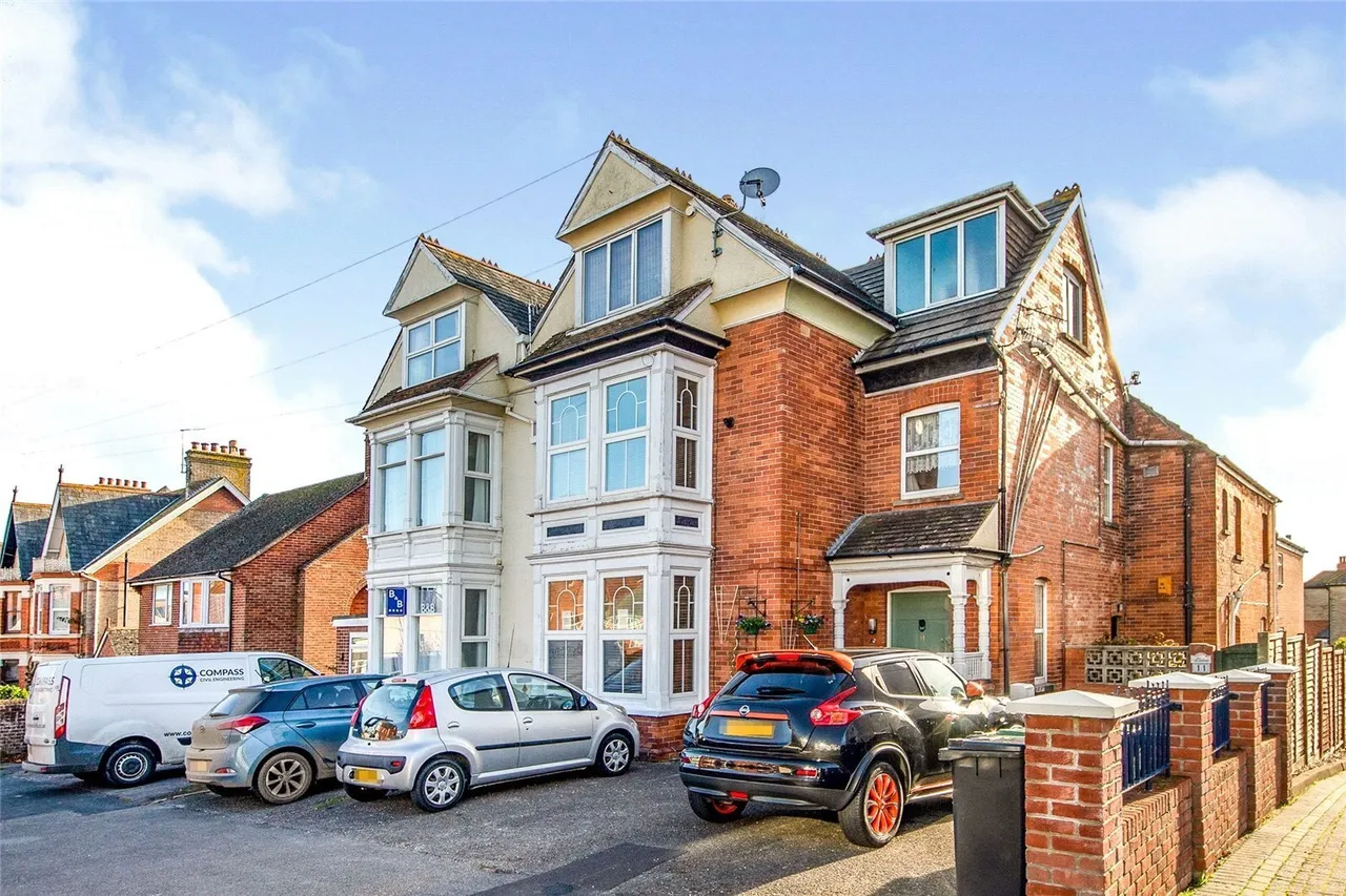 1 bed flat for sale, Carlton Road South, Weymouth, DT4