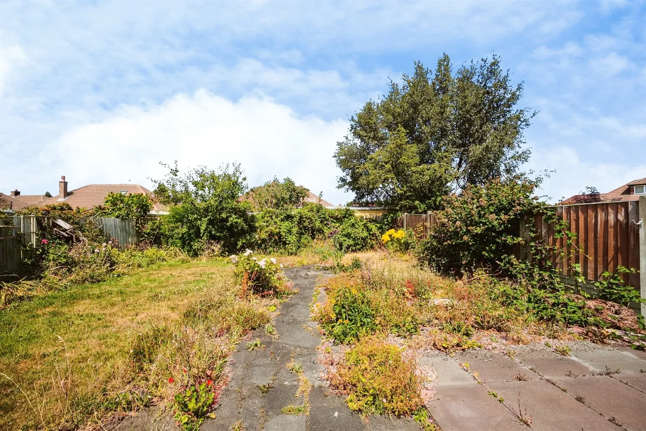 Ridgewood Drive, Wirral, photo 12