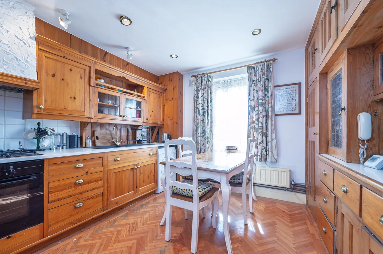 34 Yew Tree Court, Bridge Lane, London, photo 4