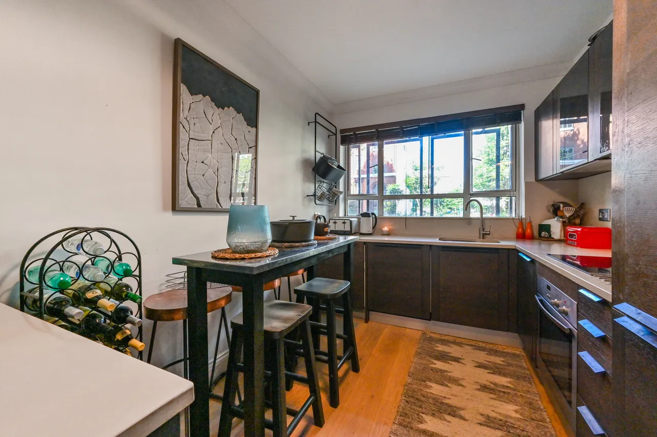 Flat 2, Windmill, New North Street, London, photo 4