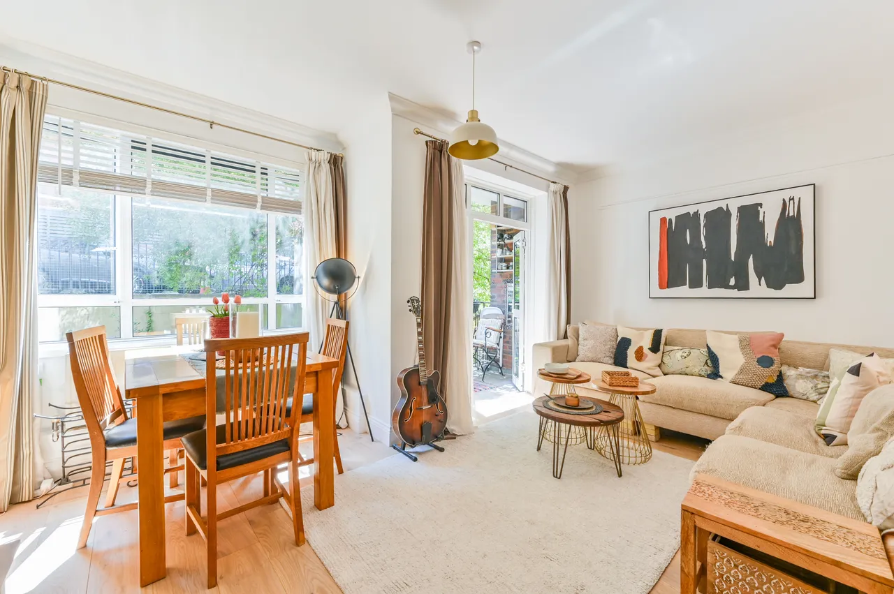 2 bed flat for sale — Flat 2, Windmill, New North Street, London