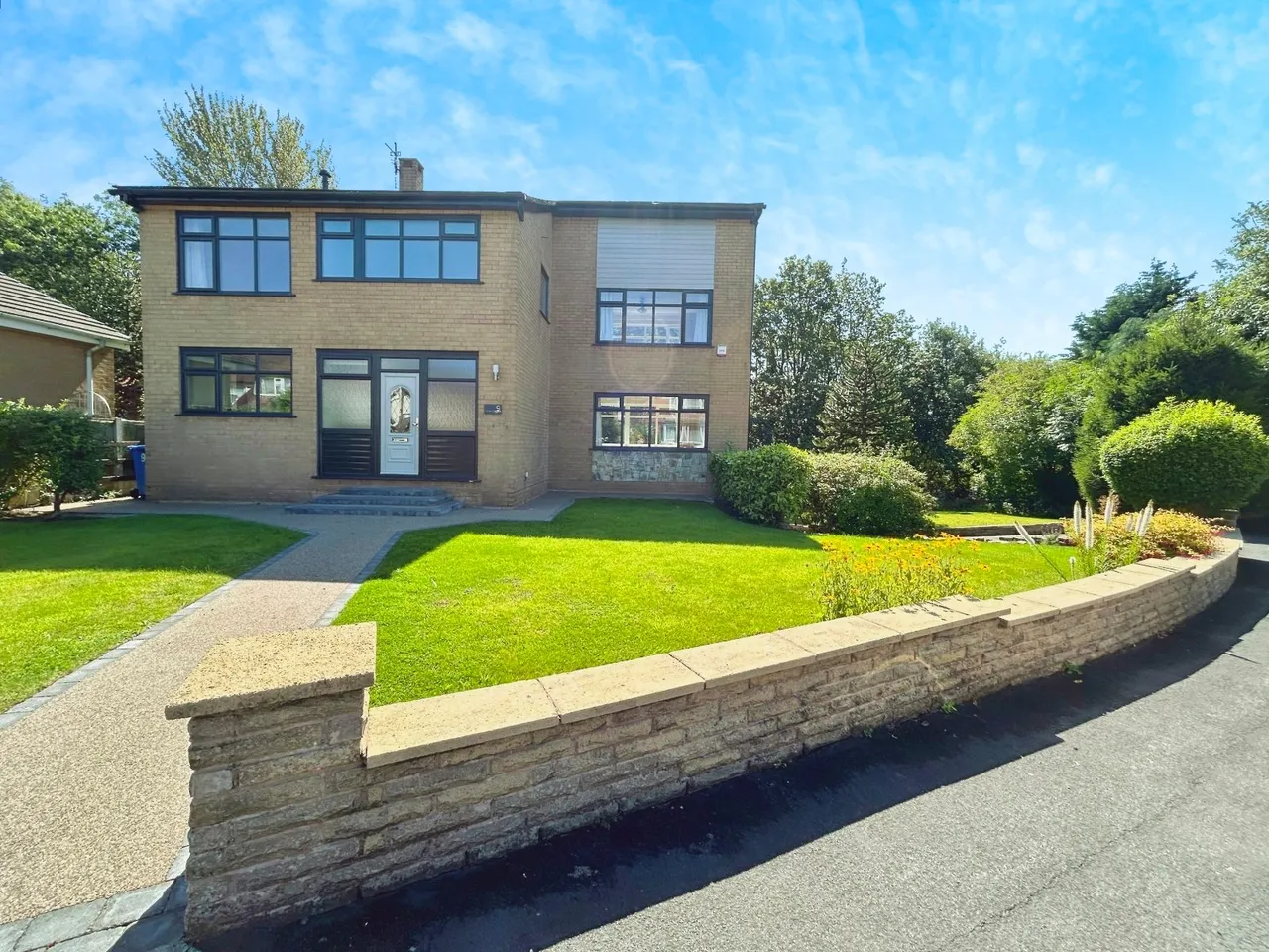 4 bed house to rent, Cedar Drive, Urmston, M41