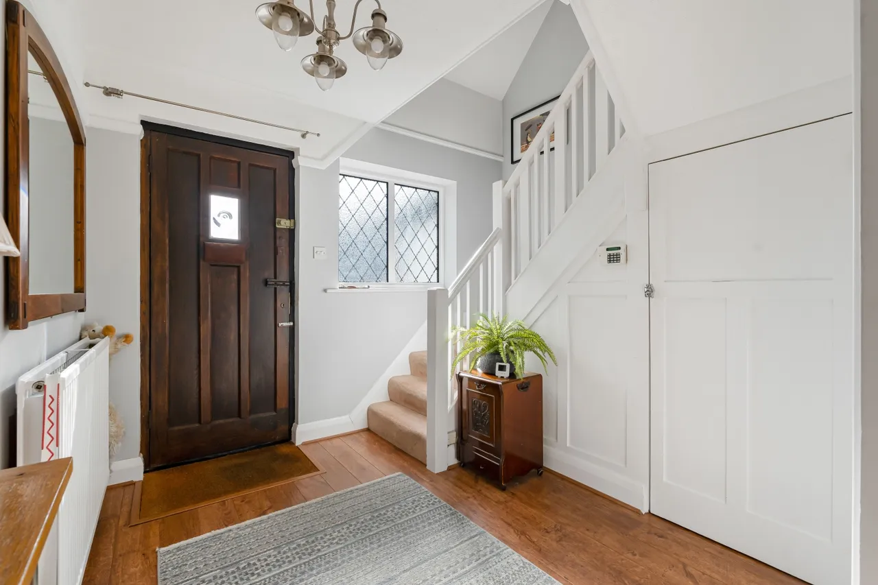 Manor Way, Surrey Egham, TW20, photo 2