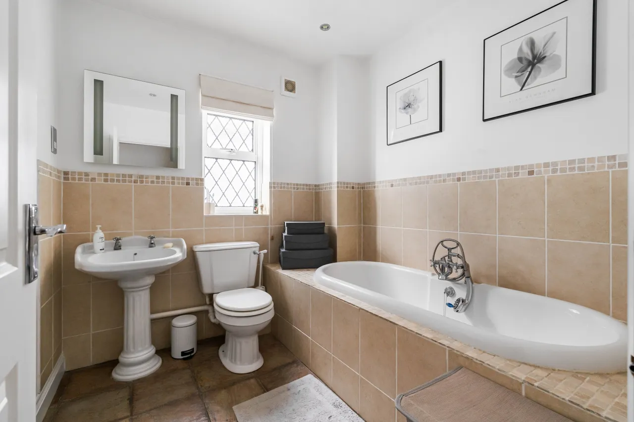 Manor Way, Surrey Egham, TW20, photo 21