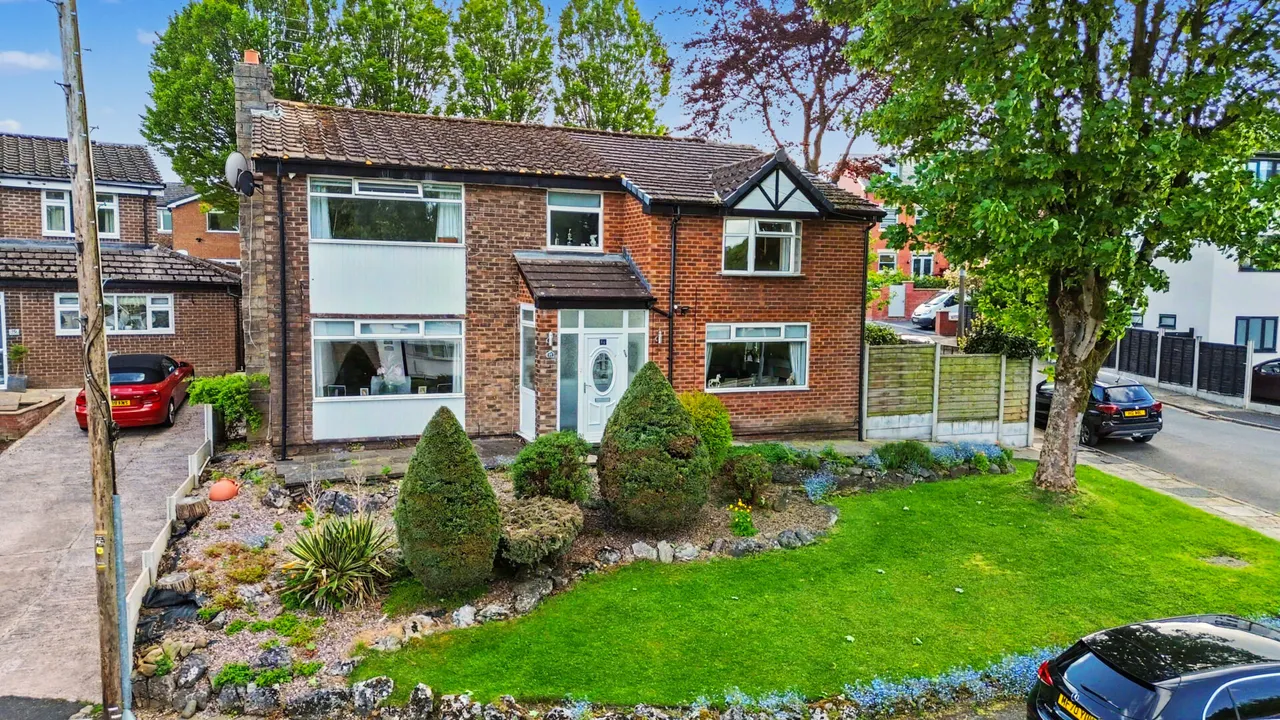 4 bed house for sale, Philips Drive, Whitefield, M45