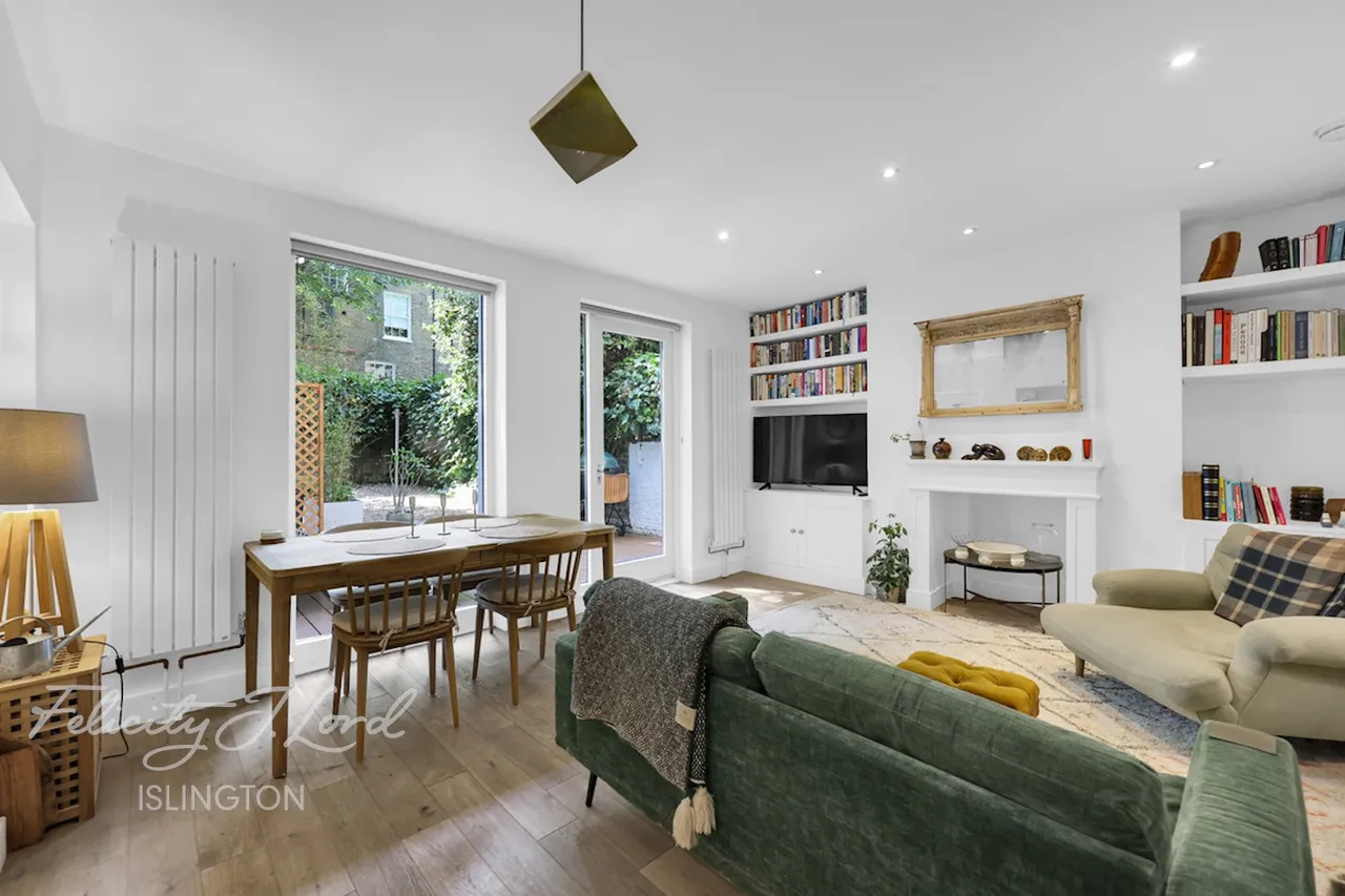 2 bed flat for sale, Beresford Road, London