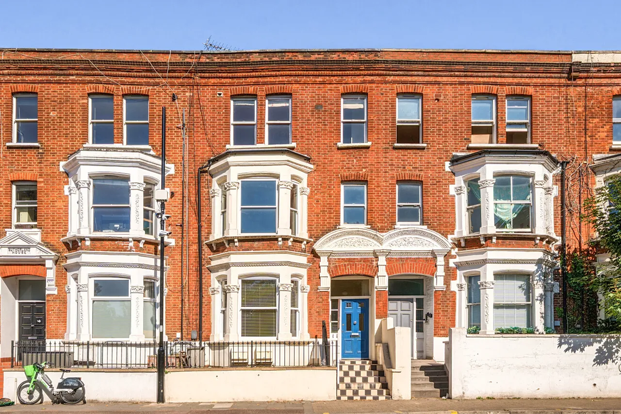 2 bed flat for sale, Fulham Palace Road, Fulham, SW6