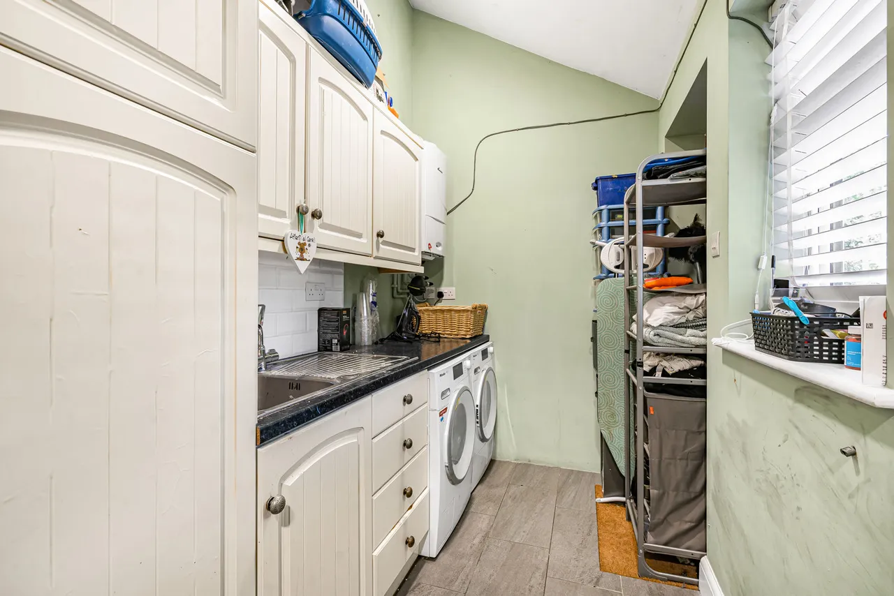 Albert Drive, Woking, GU21, photo 12