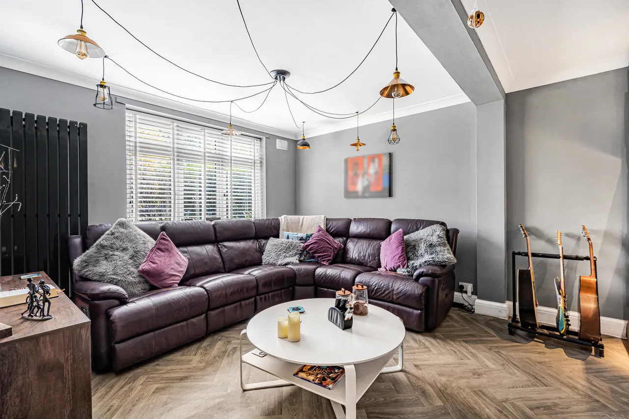 Albert Drive, Woking, GU21, photo 3