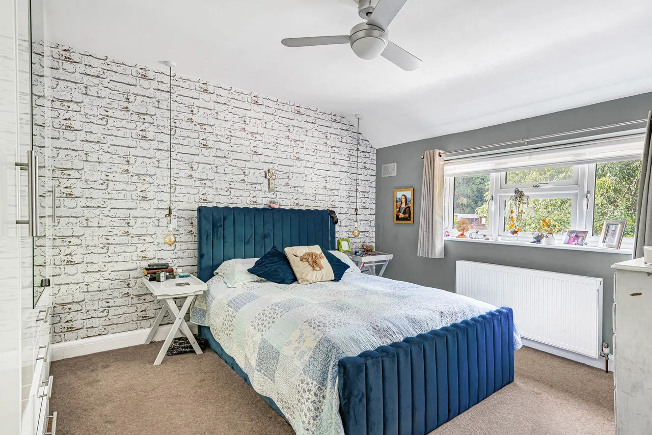 Albert Drive, Woking, GU21, photo 5