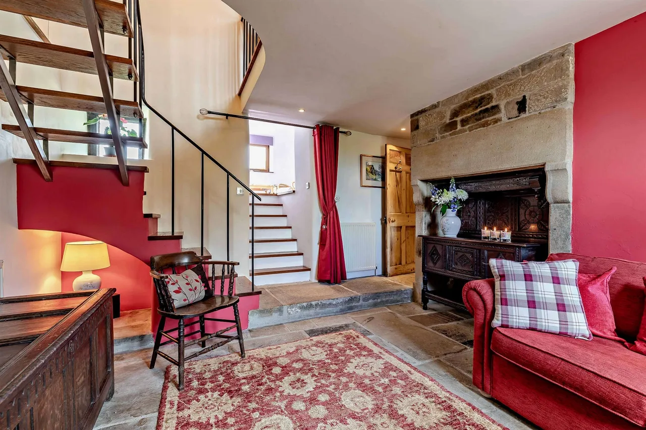 Eyam, Hope Valley, S32, photo 4