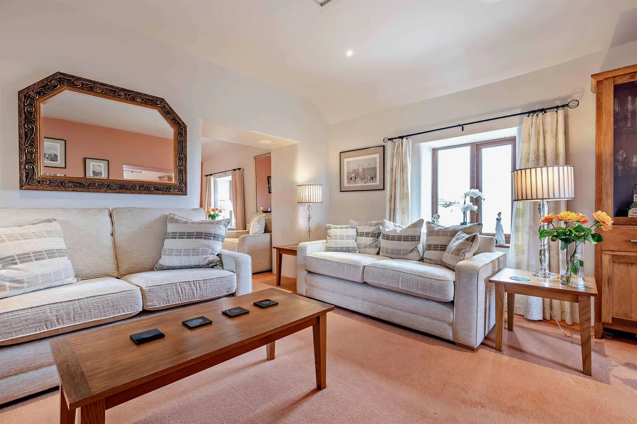 Eyam, Hope Valley, S32, photo 6