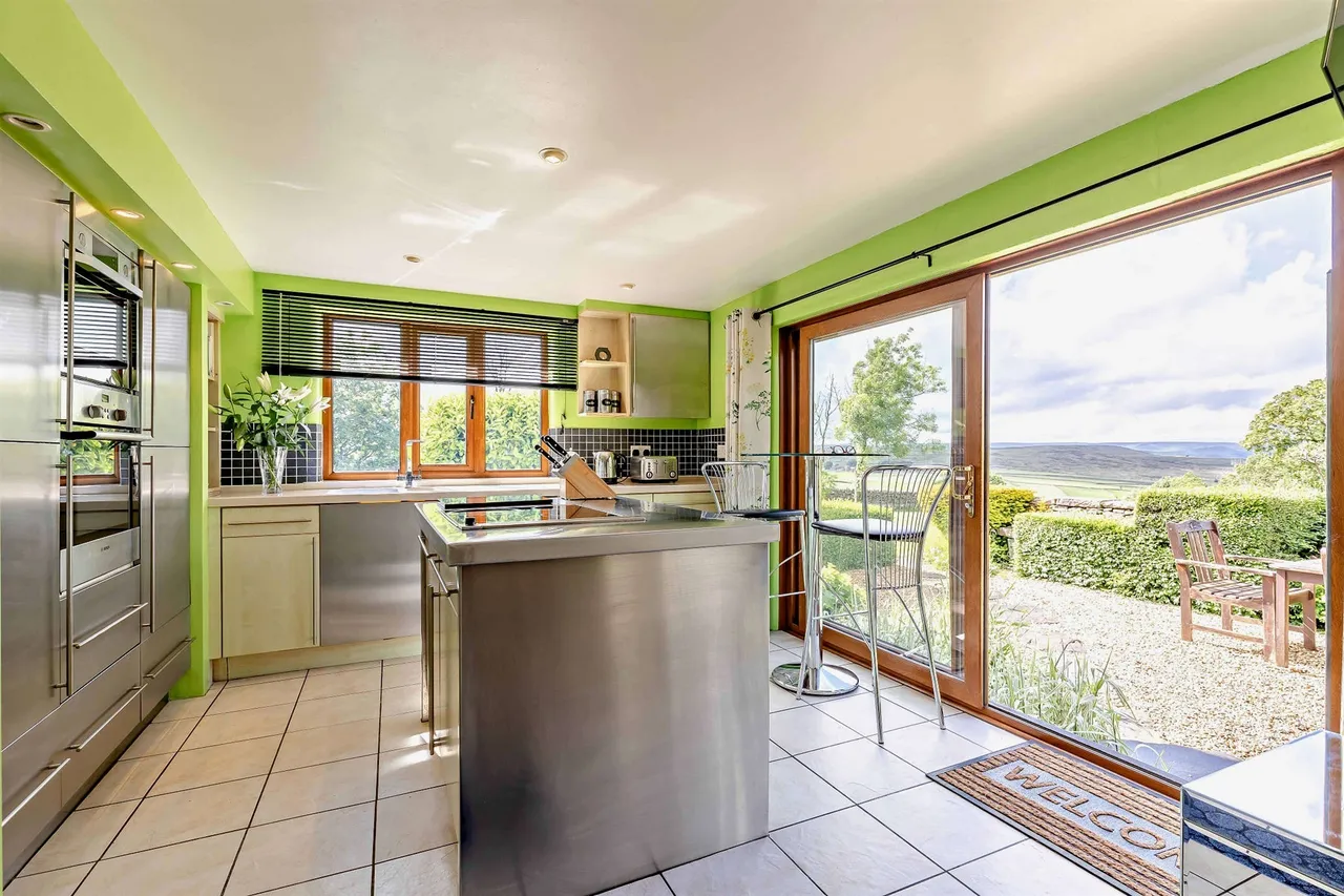 Eyam, Hope Valley, S32, photo 19