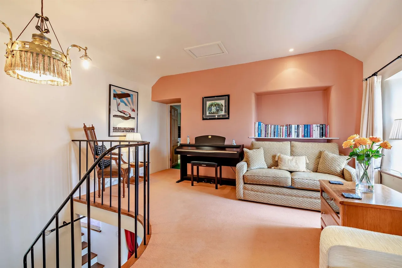 Eyam, Hope Valley, S32, photo 7
