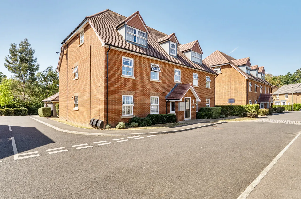 1 bed flat for sale, Gloucester Drive, Sarisbury Green, SO31