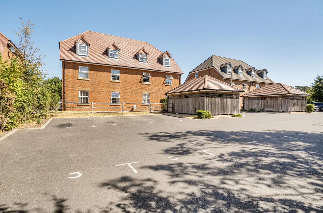 Gloucester Drive, Sarisbury Green, SO31, photo 7