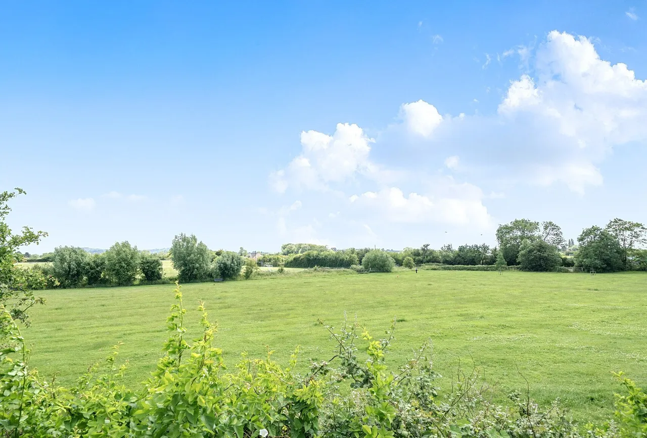 Delabere Road, Gloucestershire, Bishops Cleeve, GL52 8AN, photo 14