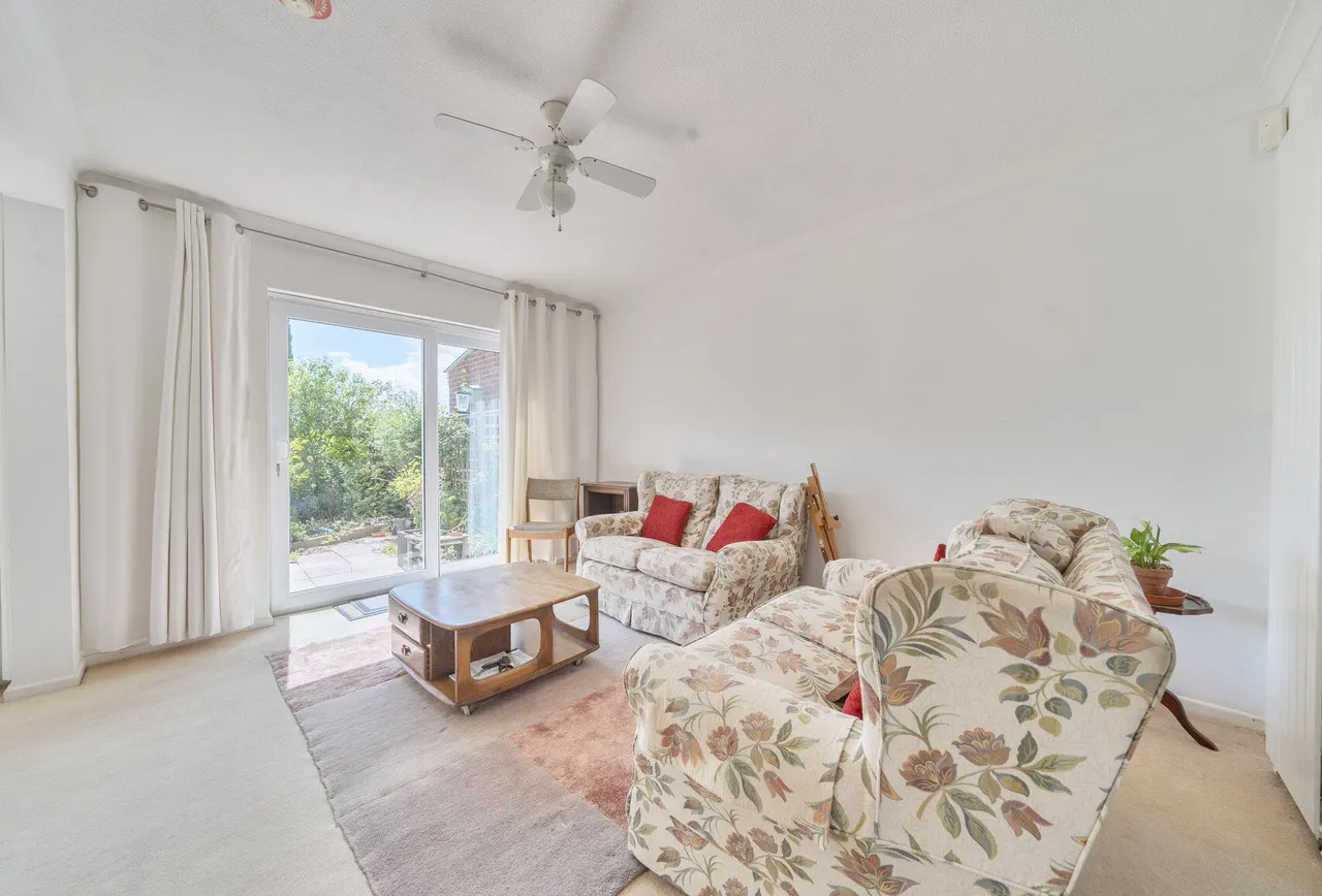 Delabere Road, Gloucestershire, Bishops Cleeve, GL52 8AN, photo 4