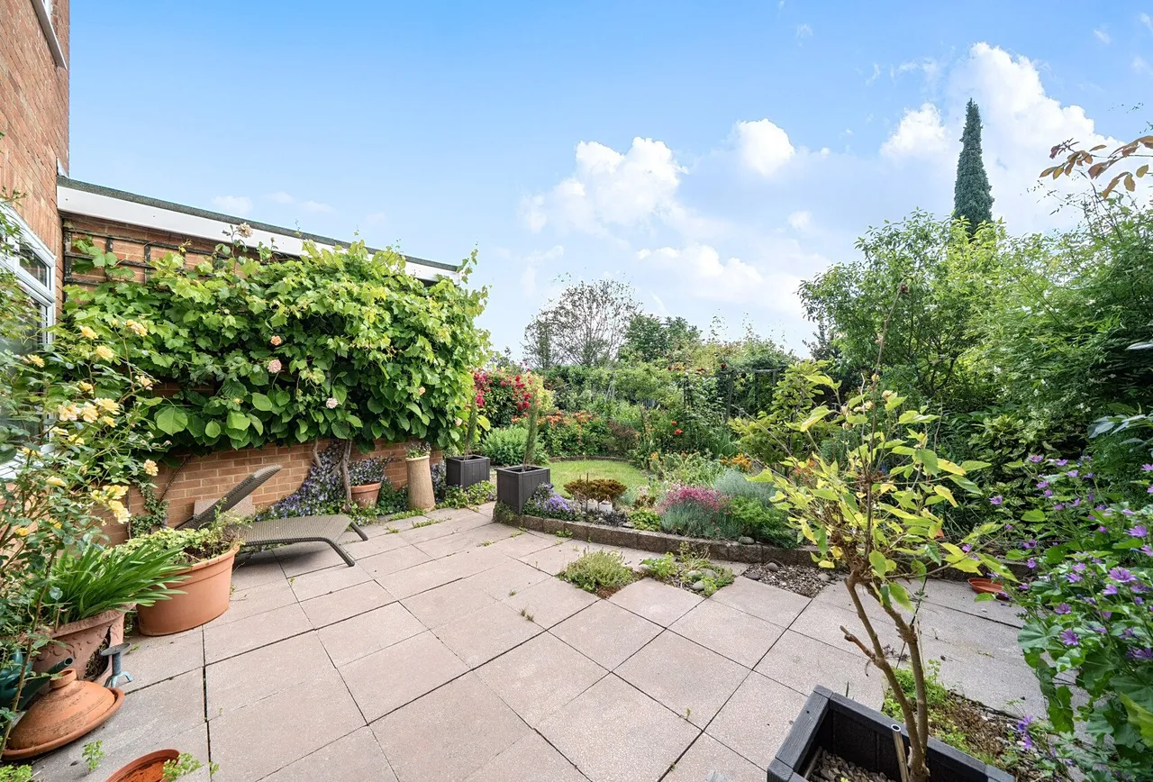 Delabere Road, Gloucestershire, Bishops Cleeve, GL52 8AN, photo 11