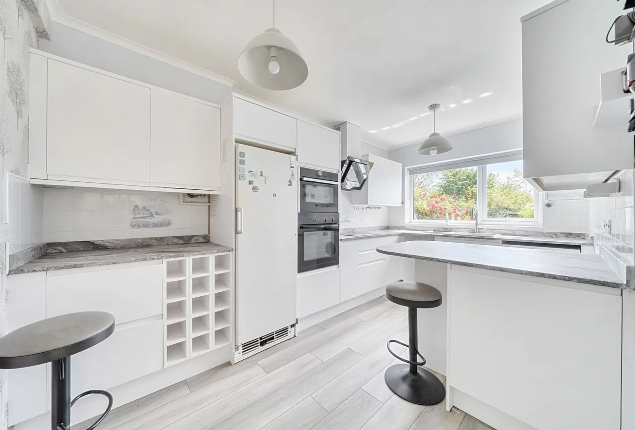 Delabere Road, Gloucestershire, Bishops Cleeve, GL52 8AN, photo 2