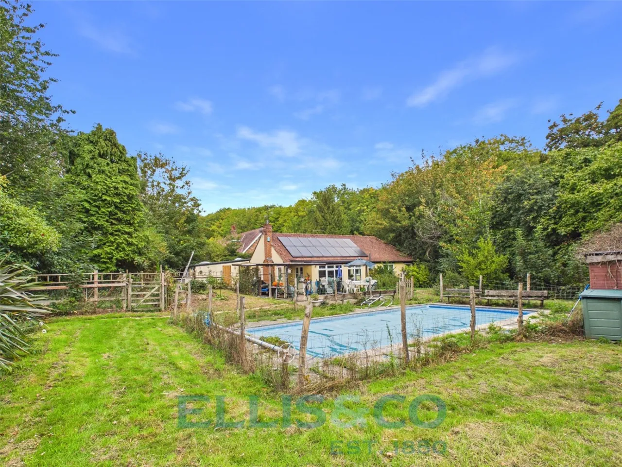 3 bed house for sale, Gover Hill, Roughway, TN11