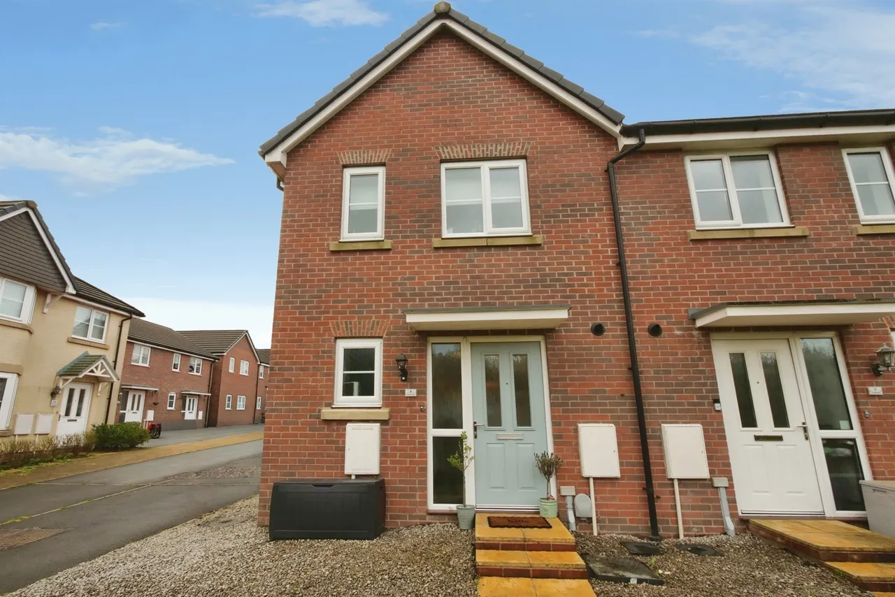 2 bed house for sale, Clos Stratton Bridgend, CF35