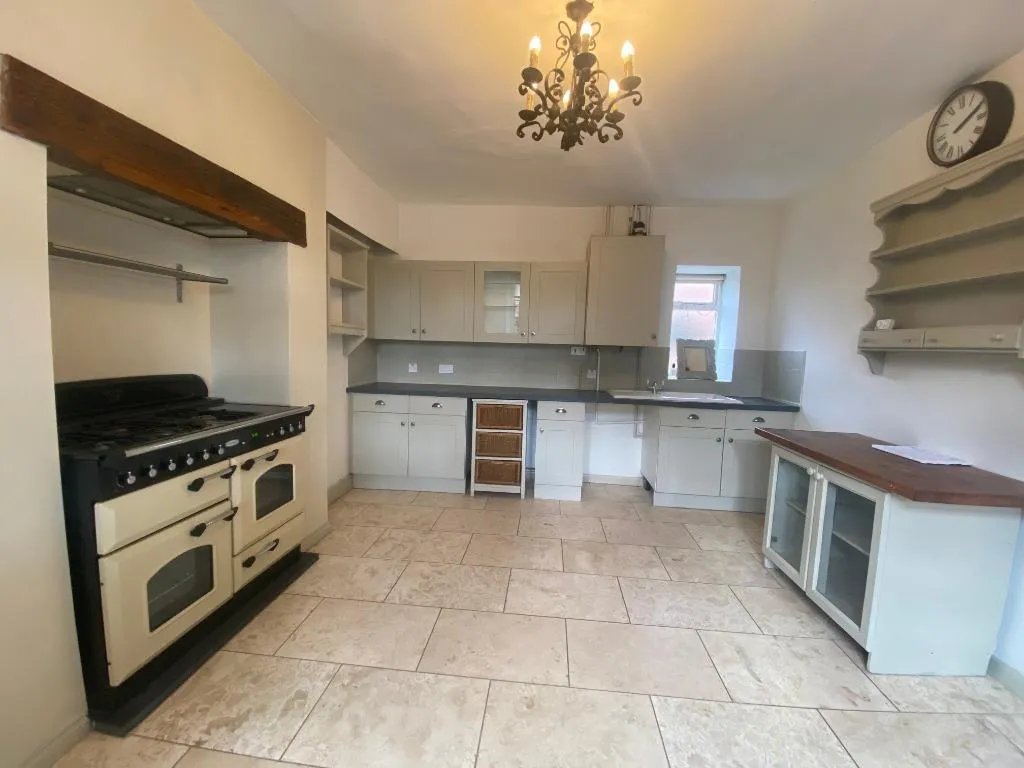 High Road, Manthorpe, NG31, photo 3