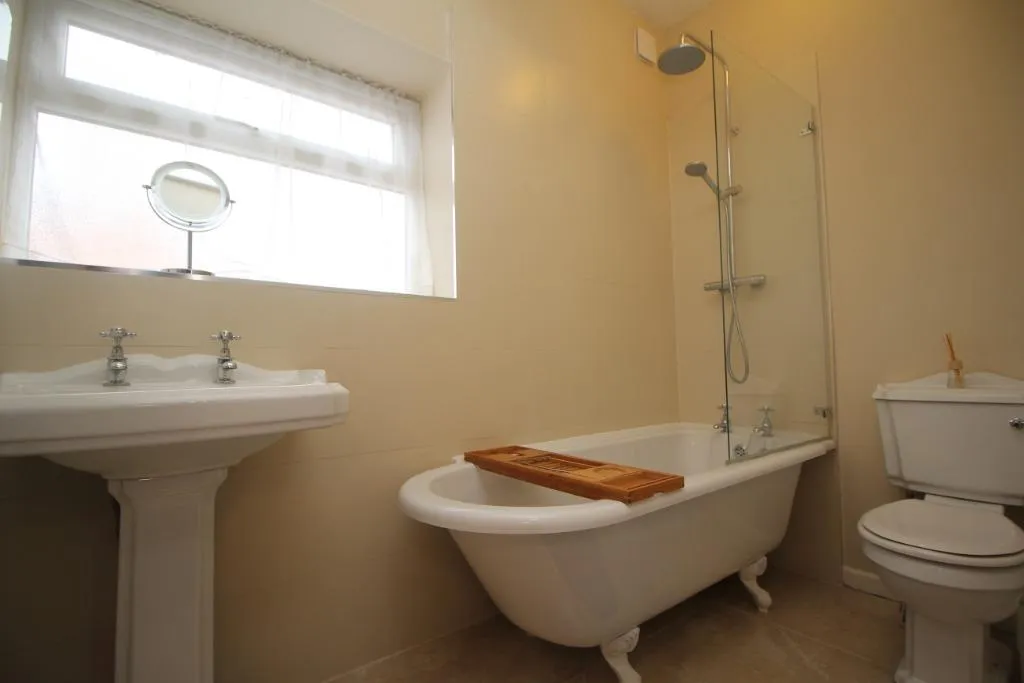 High Road, Manthorpe, NG31, photo 6