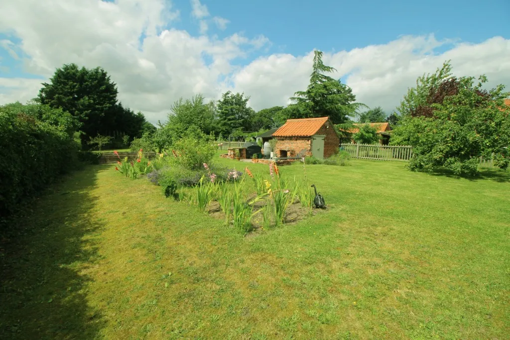 High Road, Manthorpe, NG31, photo 12