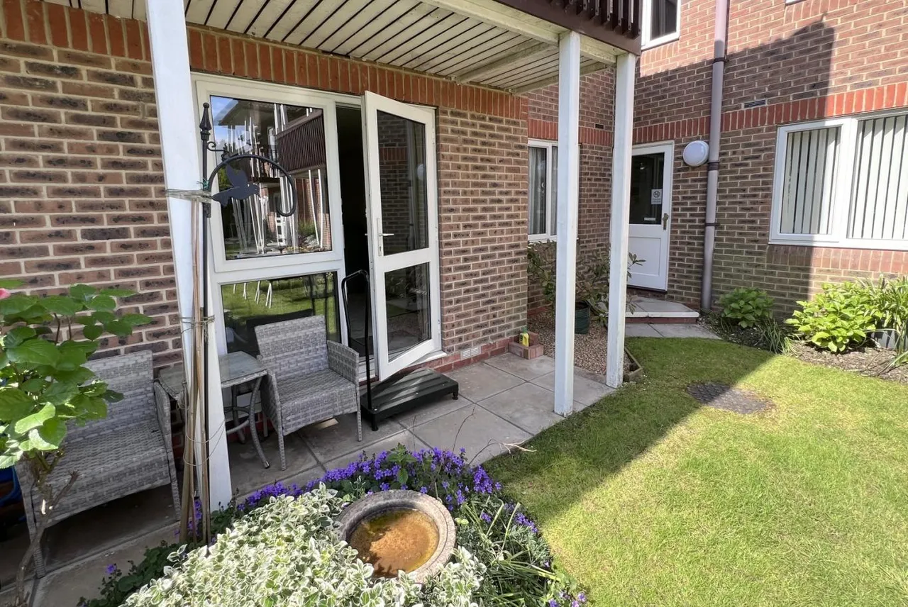 St Marys Mews, BH22, photo 10
