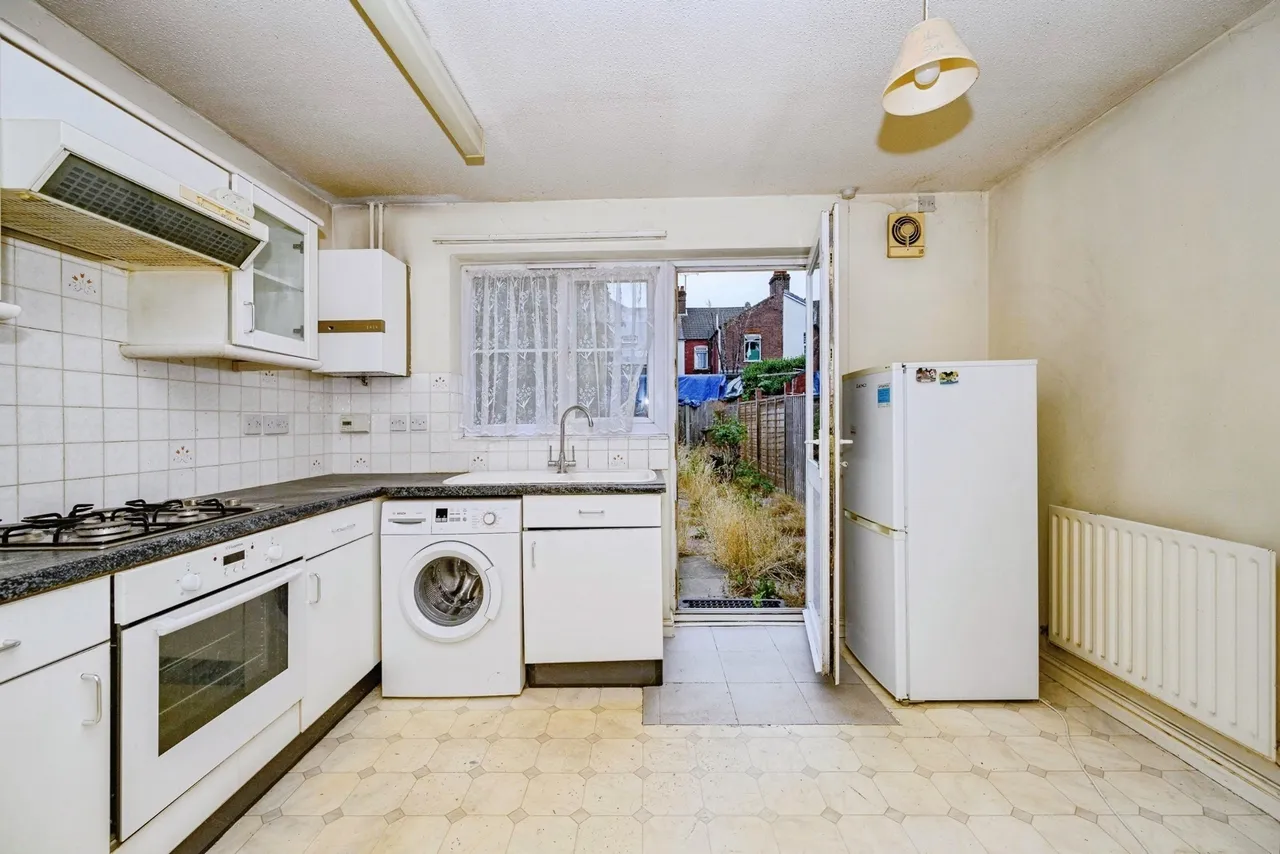 Larkspur Gardens, Luton, Bedfordshire, LU4, photo 5