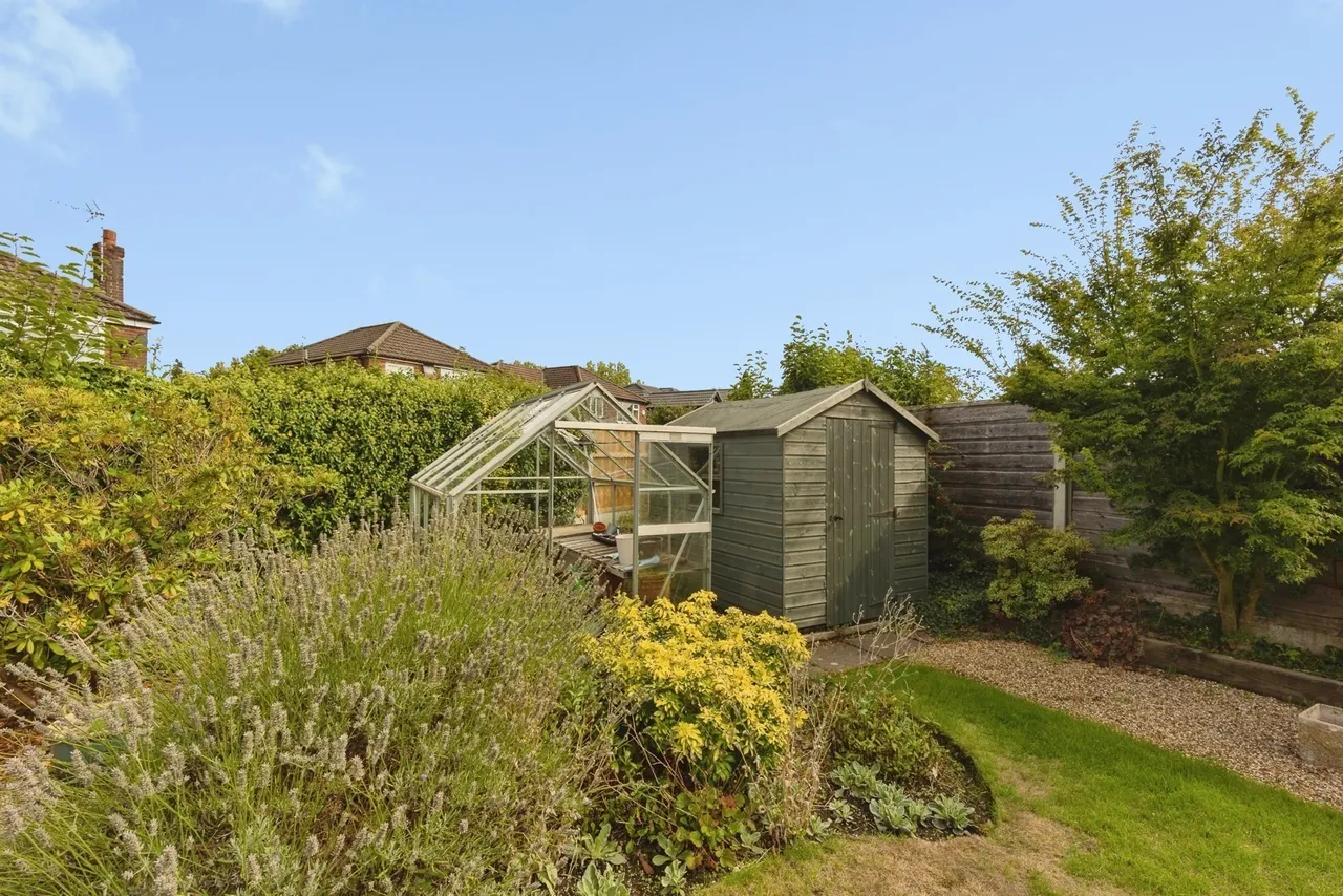 Somerton Avenue, Sale, M33, photo 21