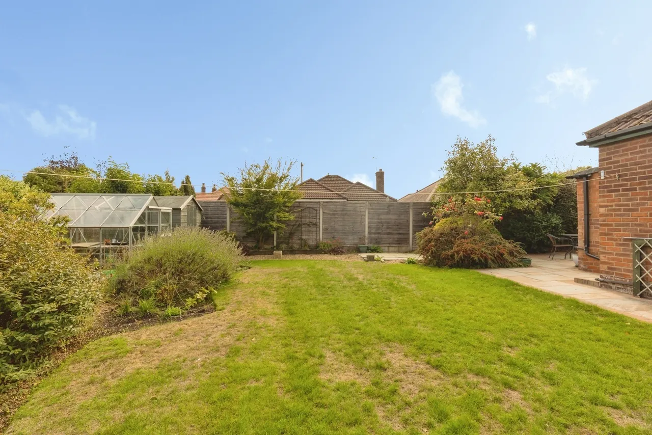 Somerton Avenue, Sale, M33, photo 20