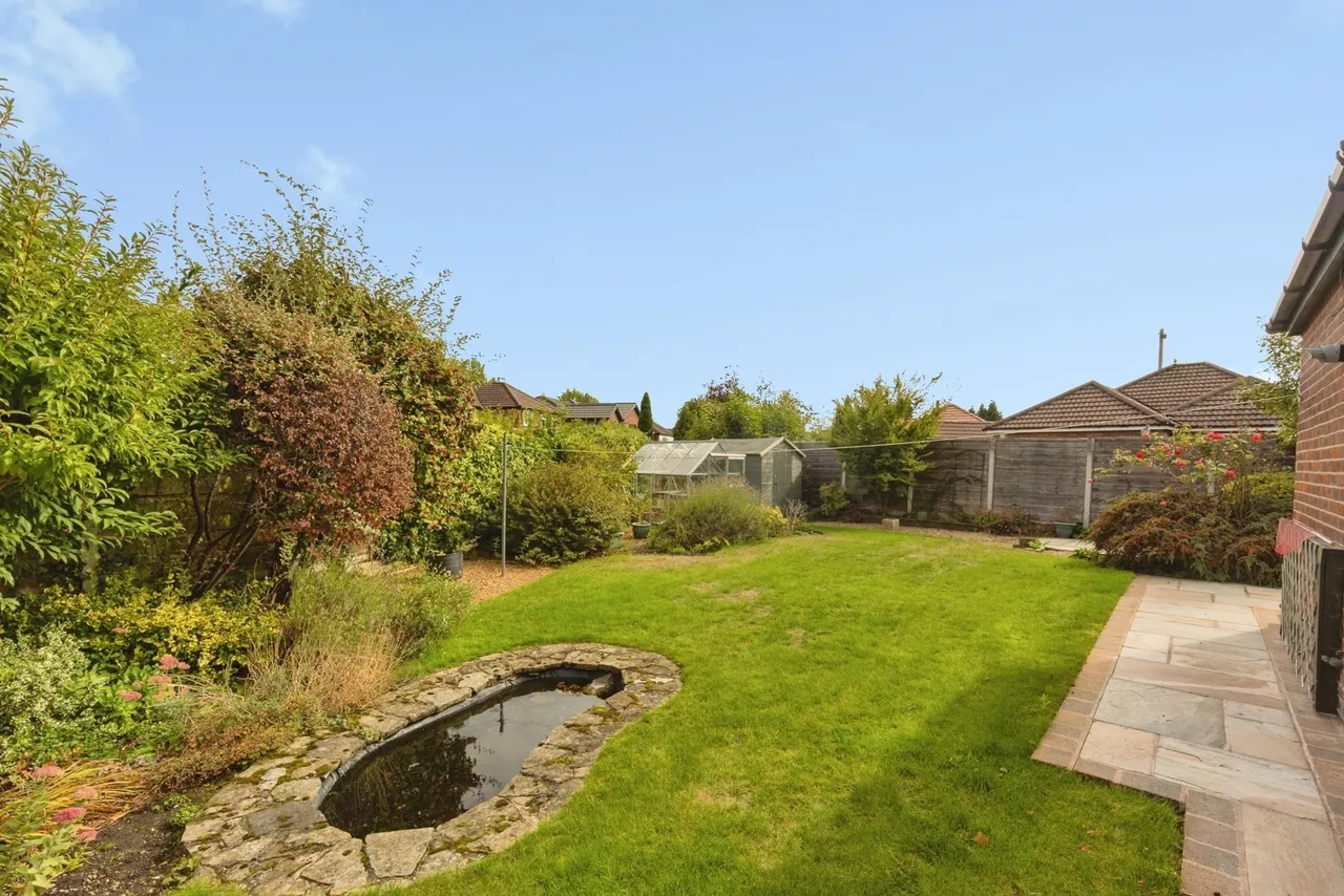 Somerton Avenue, Sale, M33, photo 17