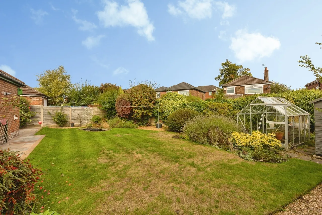 Somerton Avenue, Sale, M33, photo 18