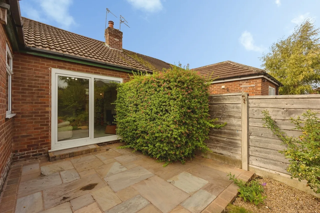 Somerton Avenue, Sale, M33, photo 15