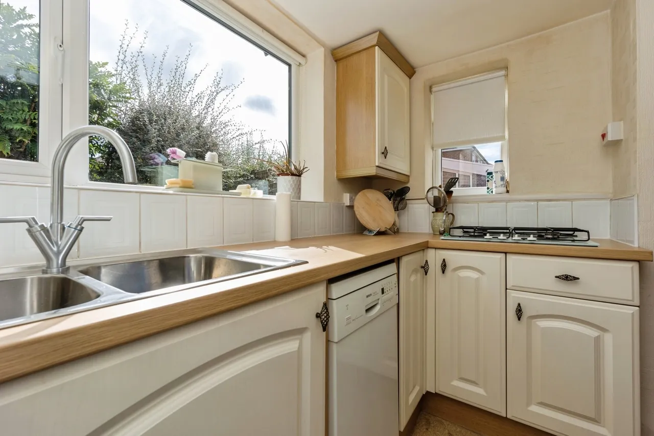 Somerton Avenue, Sale, M33, photo 14