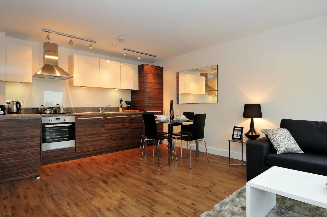 608 TRS Apartments, The Green, Southall, photo 2