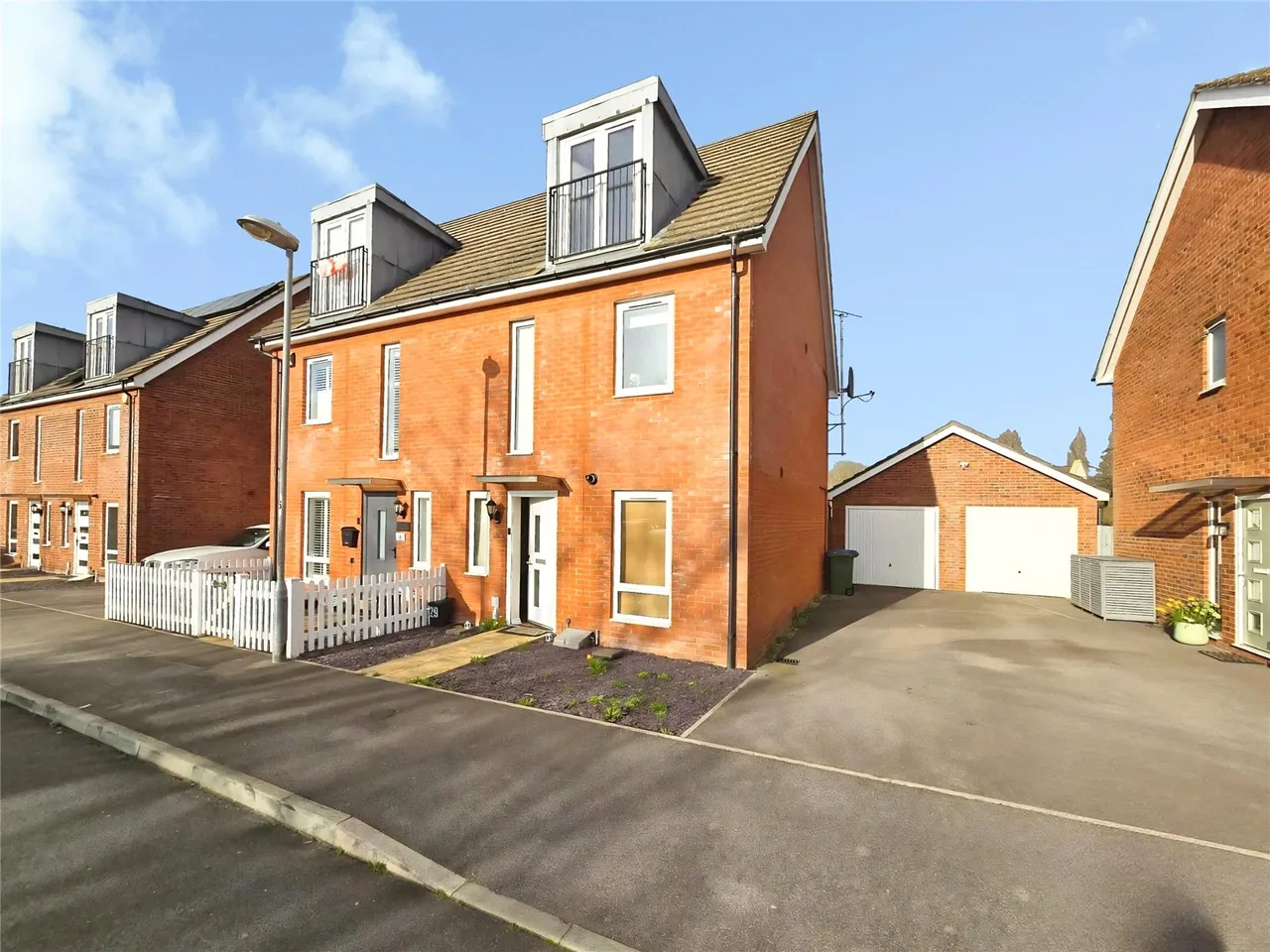 3 bed house for sale — Nicholson Park, Bracknell, Berkshire, RG12 9QN