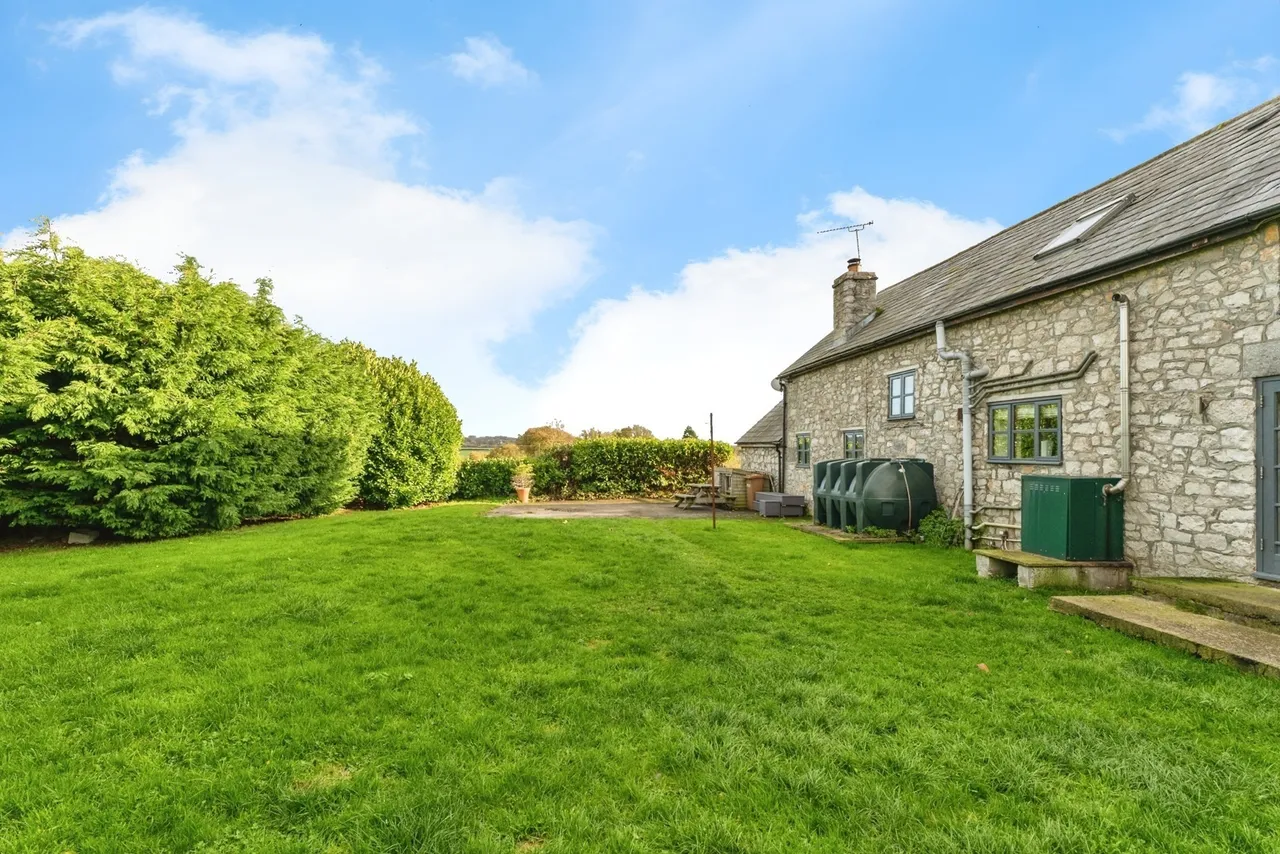 Mynydd Llan, Babell, CH8, photo 5