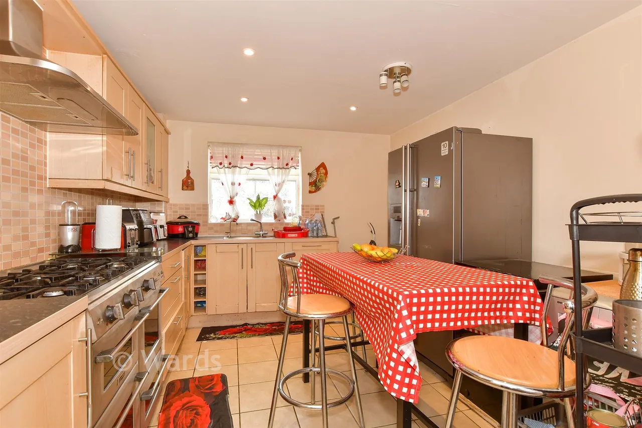 Trona Court, Sittingbourne, ME10, photo 2