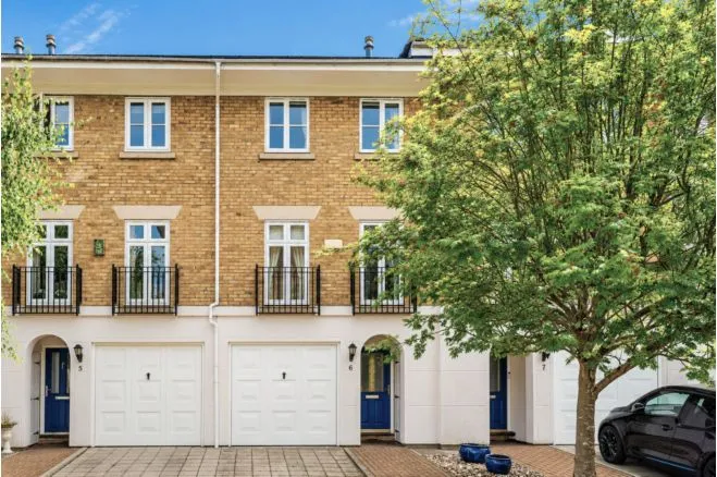 Bevin Square, London, SW17, photo 2