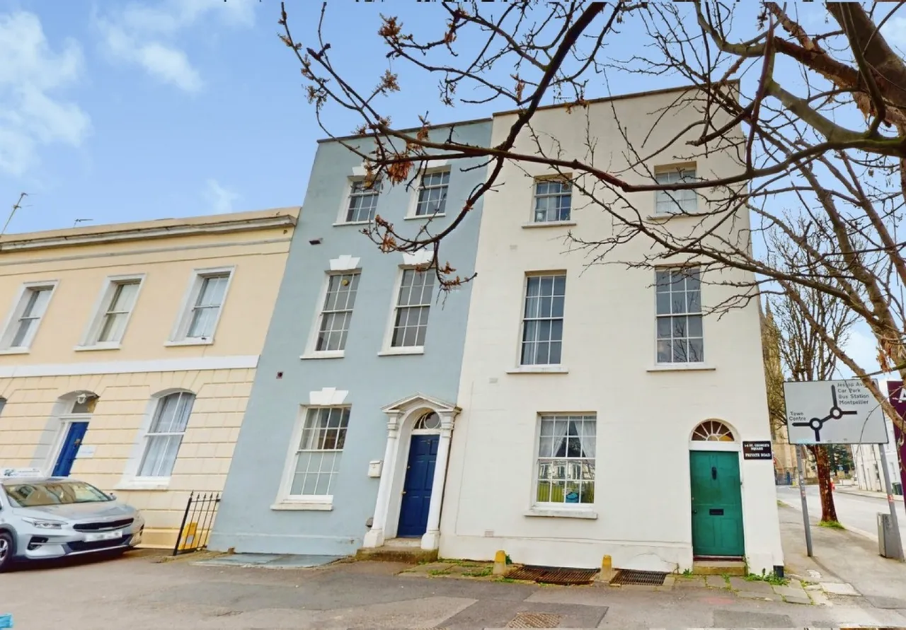 1 bed flat for sale — St Georges Square, Cheltenham, Gloucestershire