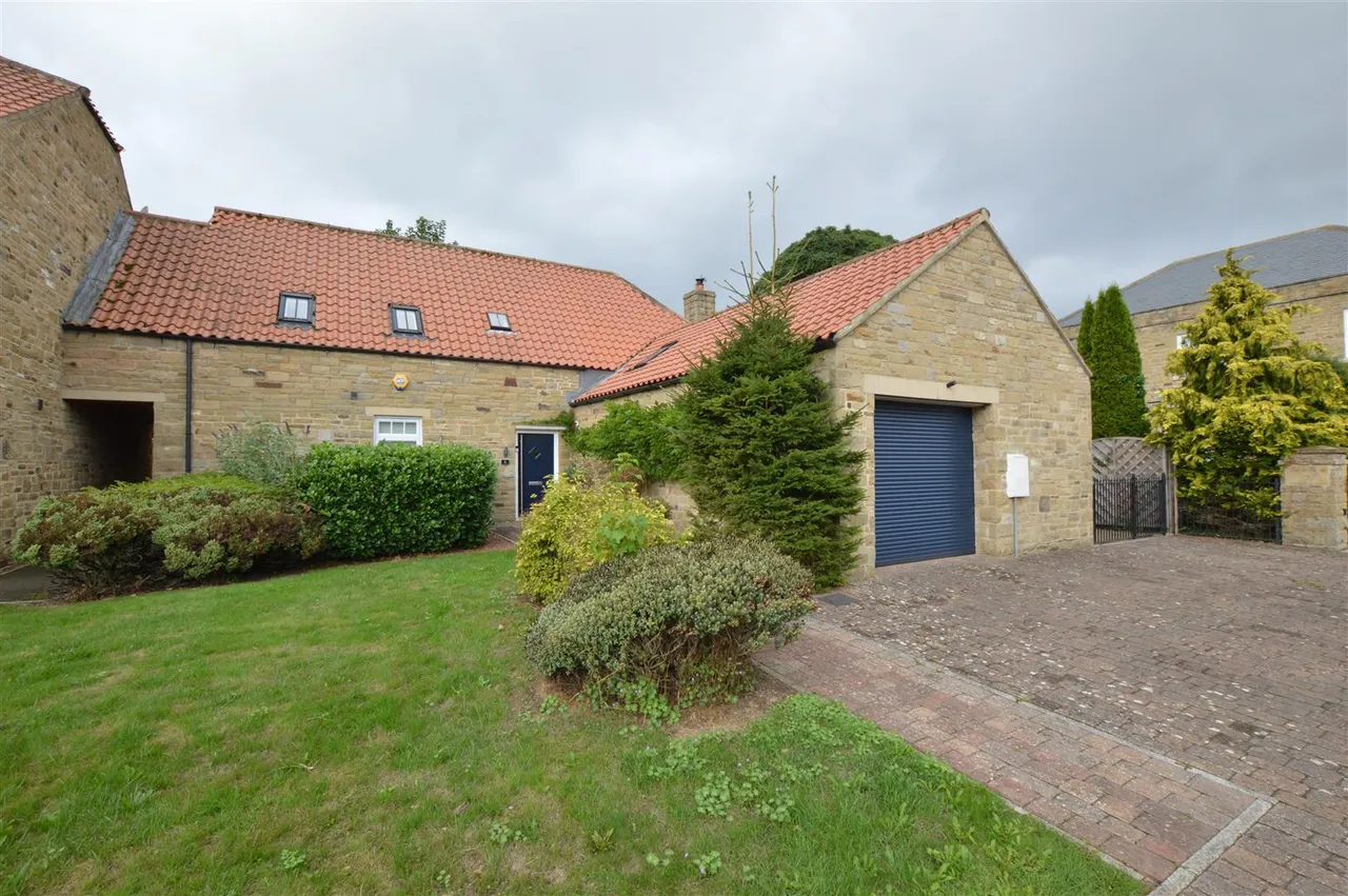 2 bed house for sale, Hallgarth Court, Newsham